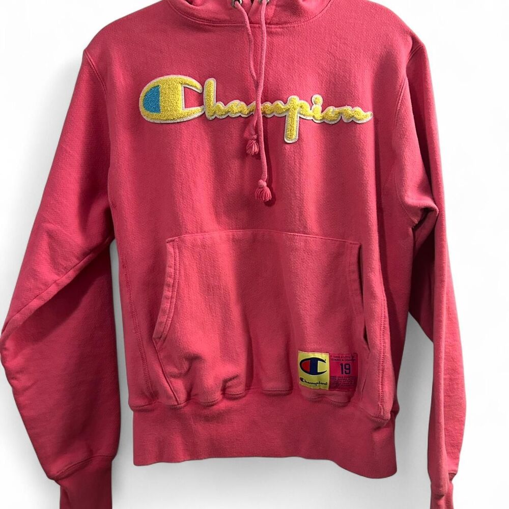 Champion Reverse Weave Hoodie – Pink with Yellow/Blue Logo (Small)